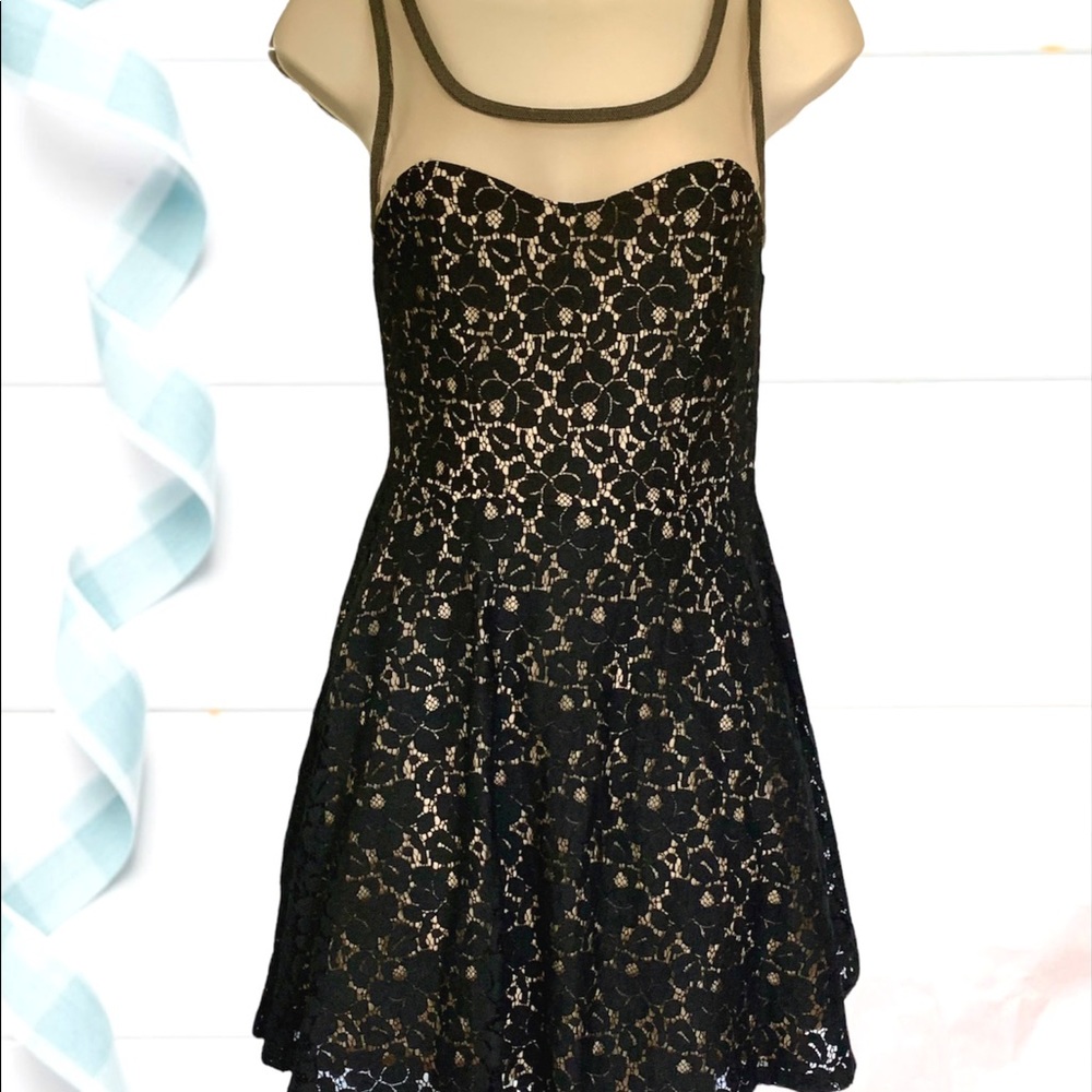 Reynah Couture Women’s Black Lace Mesh Lined Sleeveless Short Dress Small
